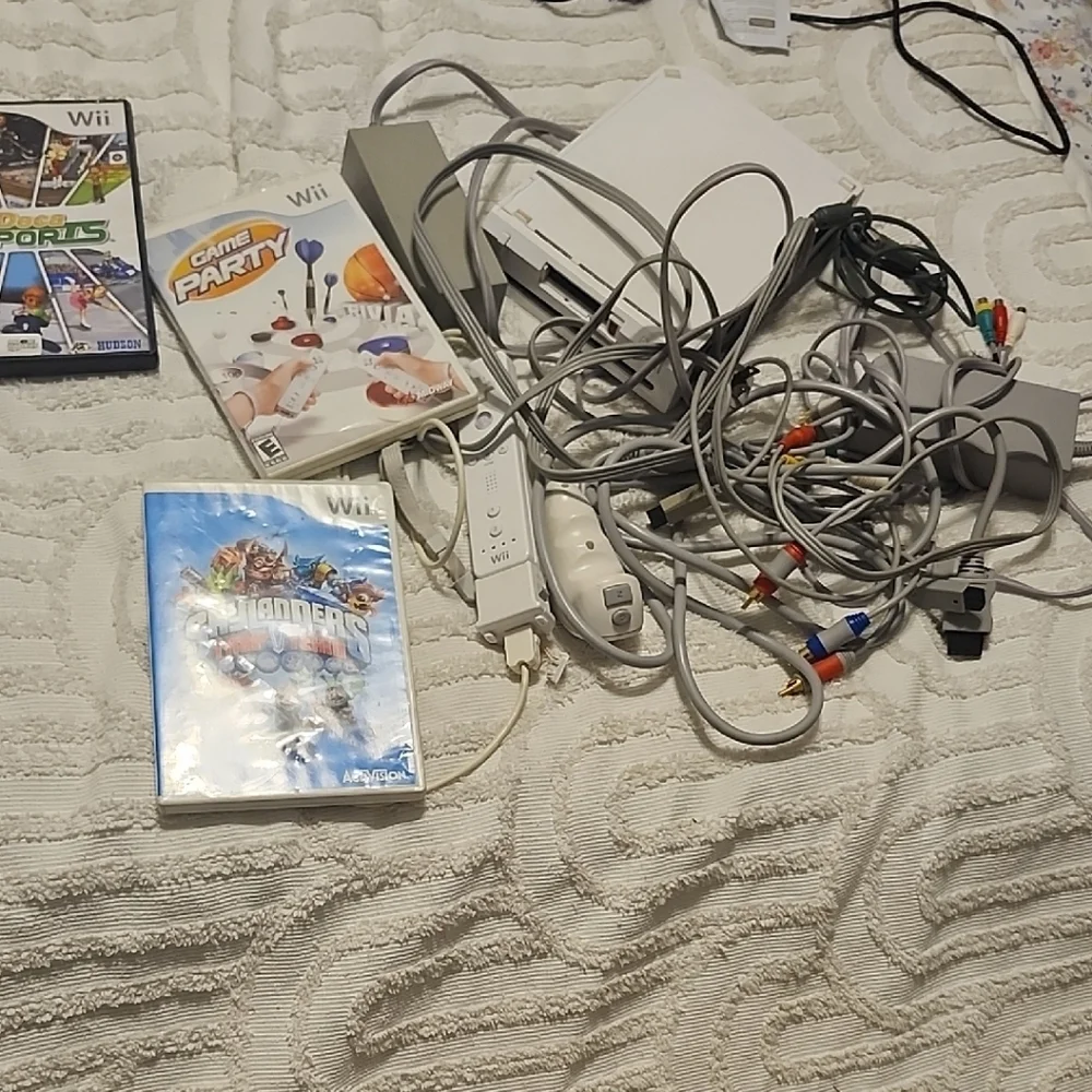 Nintendo Wii Console Bundle - White